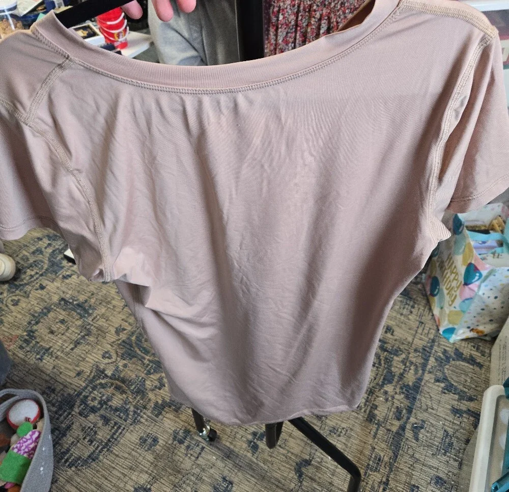 Women’s V-Neck Short Sleeve Top - Blush Pink